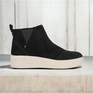 Tom’s Black Jamie Platform Sneaker Boots with Cream Sole - 9 - Good Condition